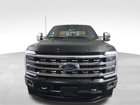 Used 2024 Ford F250 Platinum w/ FX4 Off-Road Package image 17