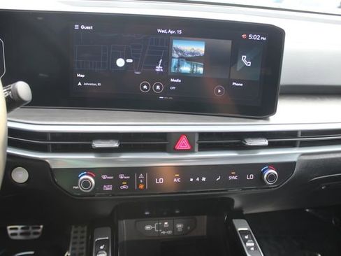 Used 2024 Kia Sorento SX Prestige image 4