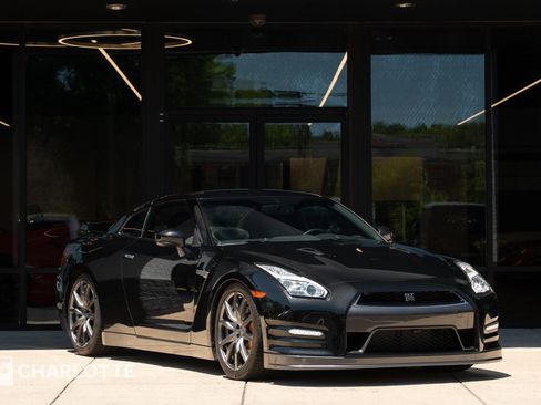 Used 2015 Nissan GT-R Premium AWD/4WD image 1