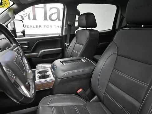 Used 2019 GMC Sierra 2500 Denali w/ Duramax Plus Package AWD/4WD image 17