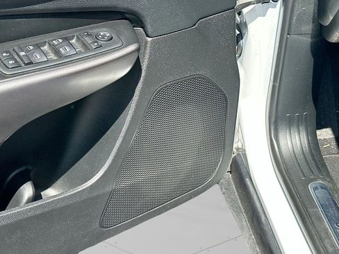 Used 2019 Jeep Cherokee Limited w/ Technology Group FWD image 17