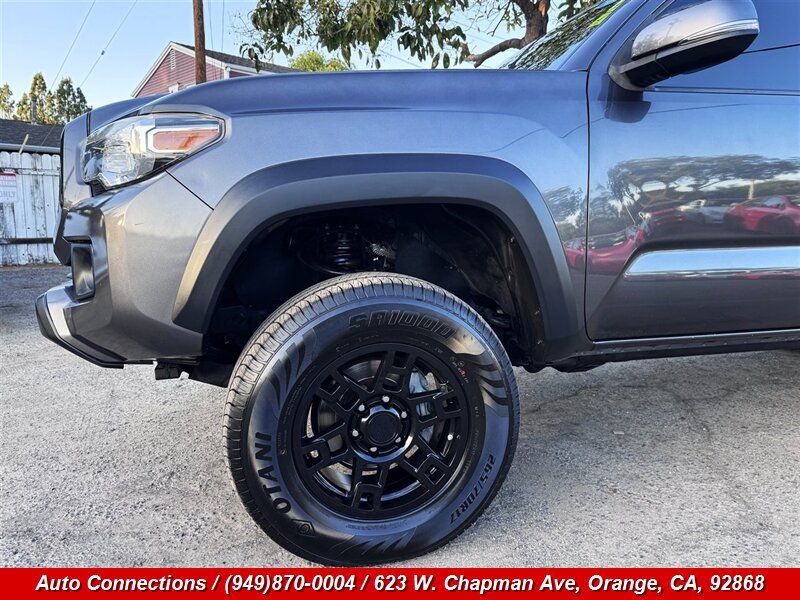 Used 2018 Toyota Tacoma TRD Off-Road w/ Technology Package AWD/4WD image 34