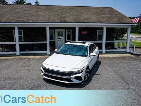 Used 2024 Hyundai Elantra Limited FWD image 2