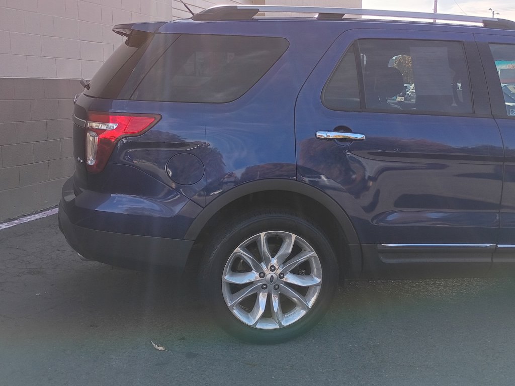 Used 2014 Ford Explorer XLT w/ Equipment Group 202A AWD/4WD image 4