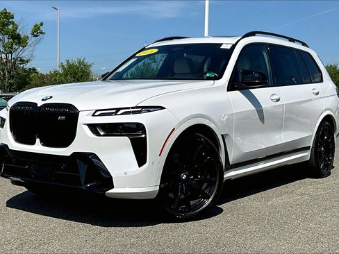 Used 2025 BMW X7 M60i image 1
