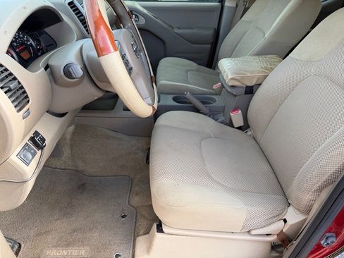 Used 2015 Nissan Frontier SV image 10