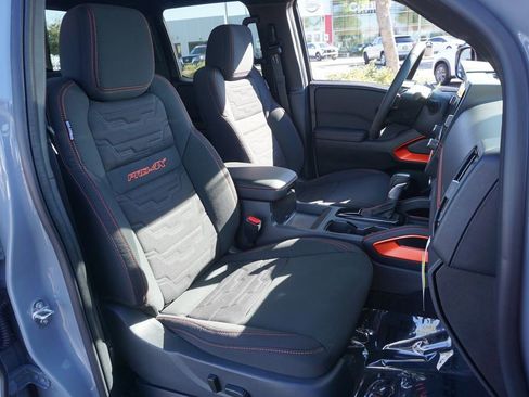 Certified 2025 Nissan Frontier PRO-4X image 12