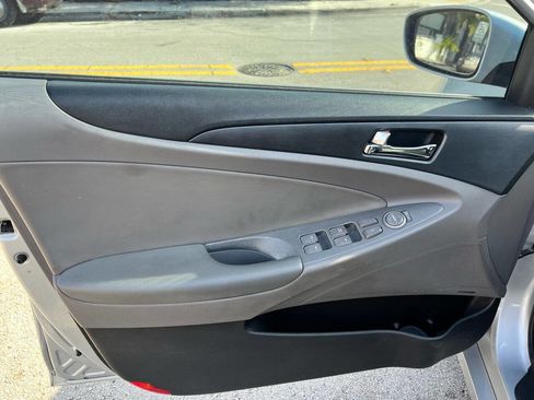 Used 2011 Hyundai Sonata SE w/ Navigation & Sunroof Pkg 4 image 9