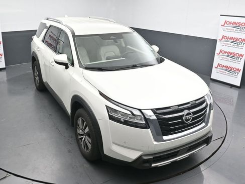 Used 2023 Nissan Pathfinder SL AWD/4WD image 10