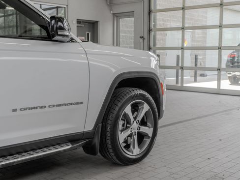 Used 2023 Jeep Grand Cherokee 4WD 4xe w/ Luxury Tech Group II image 29