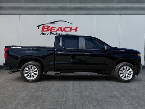 Used 2020 Chevrolet Silverado 1500 Custom w/ Custom Value Package image 9
