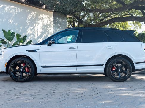 Used 2023 Bentley Bentayga image 53
