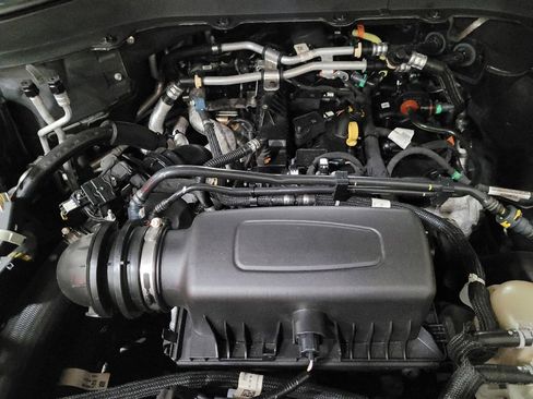 Used 2021 Ford Explorer XLT w/ Equipment Group 202A AWD/4WD image 30