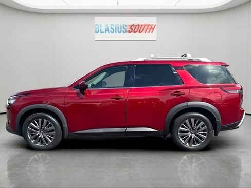 Used 2023 Nissan Pathfinder SL w/ SL Premium Package AWD/4WD image 6