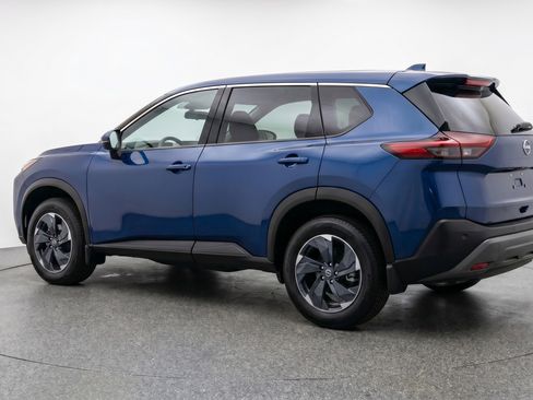Used 2025 Nissan Rogue SV FWD image 6