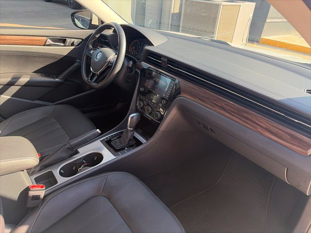 Used 2020 Volkswagen Passat 2.0T SEL FWD image 5