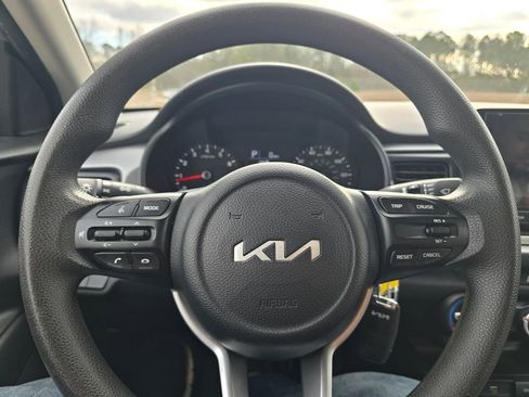Used 2023 Kia Rio S image 5