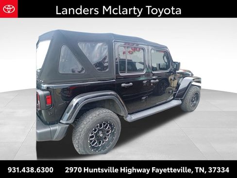 Used 2018 Jeep Wrangler Unlimited Sahara AWD/4WD image 4