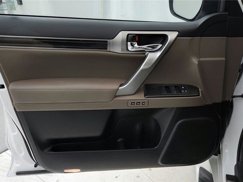 Used 2023 Lexus GX 460 Premium w/ Premium Package image 22