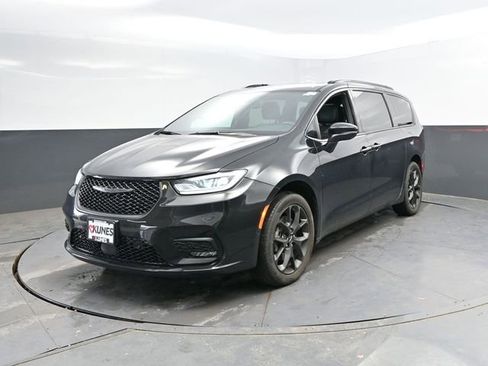 Used 2023 Chrysler Pacifica Touring-L w/ S Appearance Package image 5
