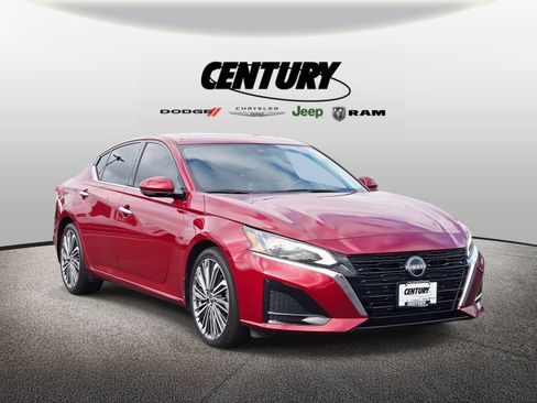 Used 2024 Nissan Altima 2.5 SL image 1