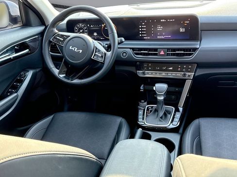 Used 2024 Kia Seltos EX FWD image 19