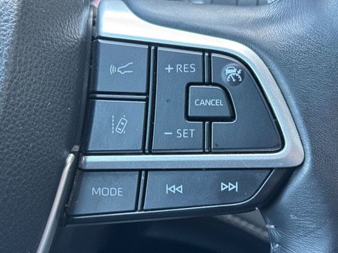 Certified 2024 Toyota Highlander XSE FWD image 33