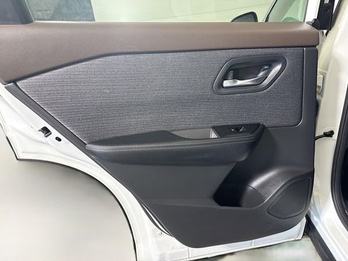 Used 2023 Nissan Rogue SV image 26