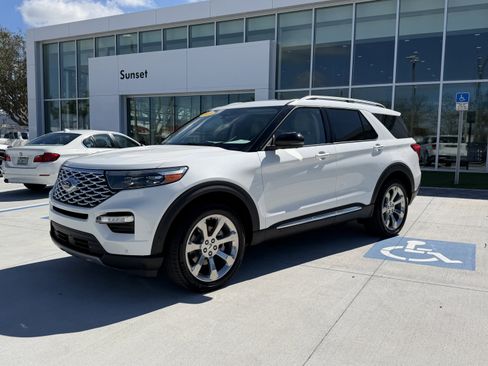 Used 2020 Ford Explorer Platinum w/ Premium Technology Package image 7