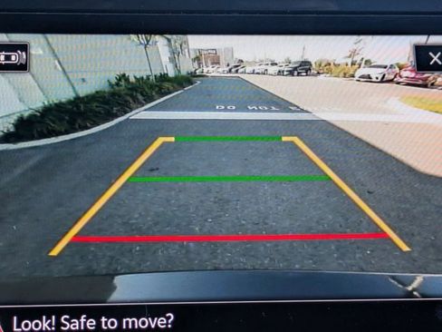 Used 2022 Volkswagen Tiguan SE image 6