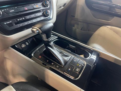 Used 2018 Kia Sedona SX image 24