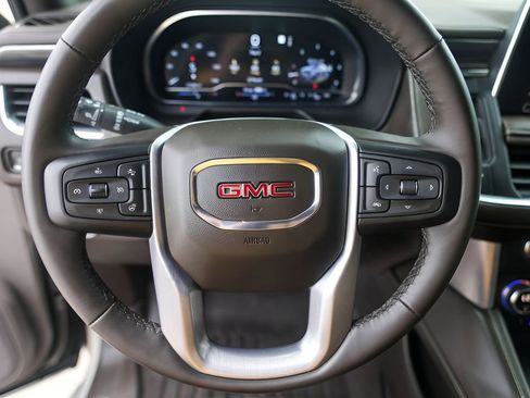 Used 2023 GMC Yukon SLT w/ SLT Luxury Package AWD/4WD image 15