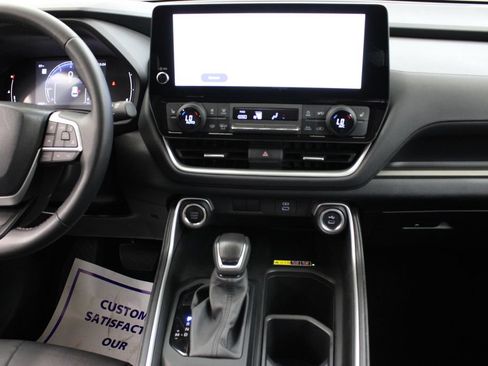 Used 2025 Toyota Grand Highlander AWD image 22