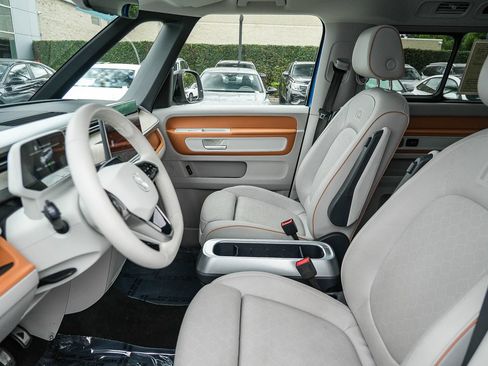 Certified 2025 Volkswagen ID. Buzz 1st Edition RWD image 19