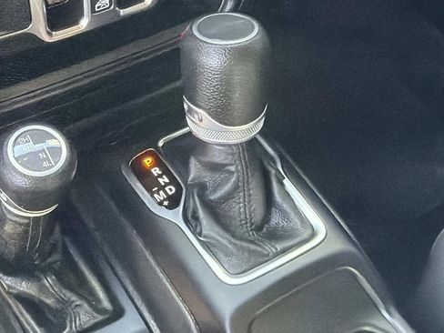 Used 2023 Jeep Gladiator Willys image 11