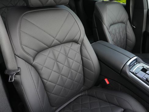 Certified 2025 BMW X6 xDrive40i w/ Climate Comfort Package image 11