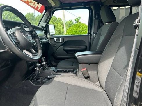 Used 2018 Jeep Wrangler Unlimited Sport S AWD/4WD image 36