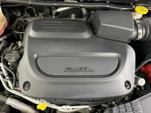 Used 2022 Chrysler Pacifica Touring-L FWD image 17