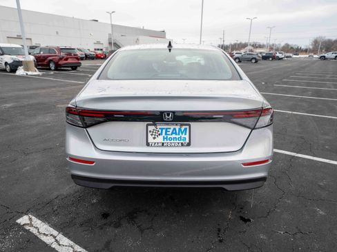 New 2025 Honda Accord SE image 5