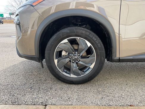 Used 2025 Nissan Rogue SV image 15