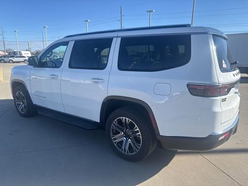 Used 2024 Jeep Wagoneer Series II AWD/4WD image 5