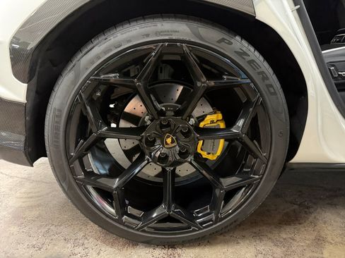 Used 2024 Lamborghini Urus Performante AWD/4WD image 24