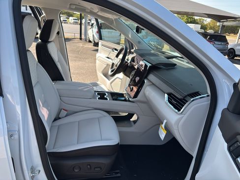 Used 2027 GMC Acadia Denali FWD image 21