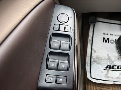 Used 2015 Chevrolet Suburban LT image 34