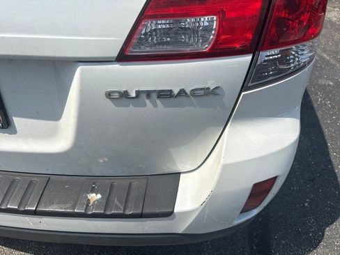 Used 2014 Subaru Outback 2.5i Limited w/ Moonroof Package AWD/4WD image 10