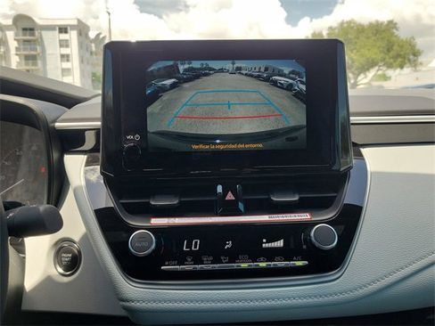 Used 2025 Toyota Corolla SE image 19