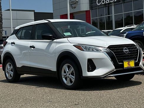 New 2025 Nissan Kicks Play S image 2