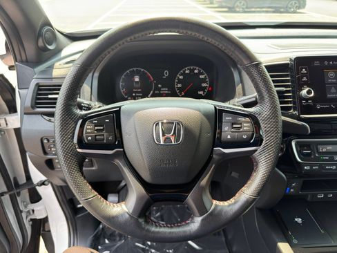 Used 2025 Honda Ridgeline Black Edition image 18