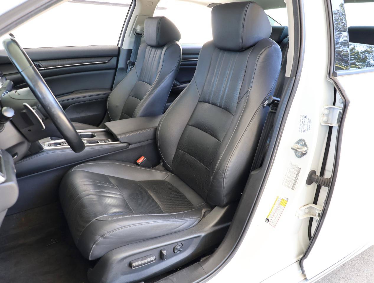 Used 2019 Honda Accord Touring image 14