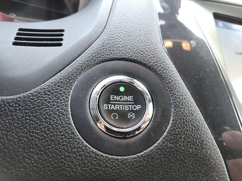 Used 2019 Ford Explorer XLT w/ Equipment Group 202A FWD image 30
